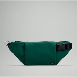 NWT lululemon Multi-Pocket Belt Bag Everglade Green